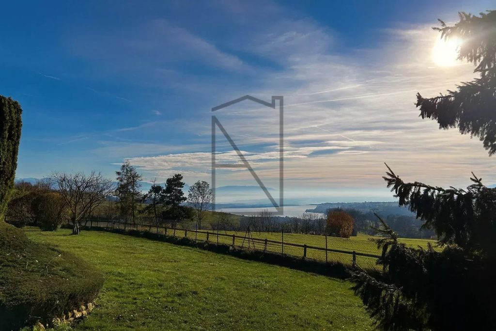 Terrain constructible avec vue lac